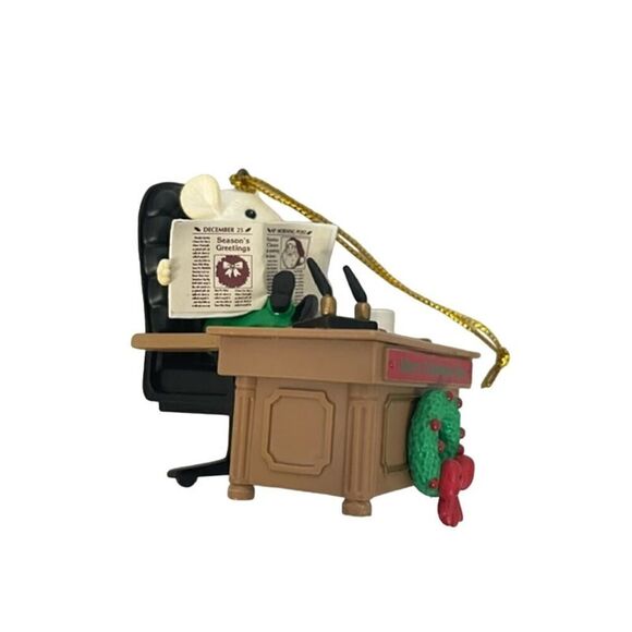 Mouse at a desk reading newspaper "Merry Christmas Boss" - Picture 2 of 4